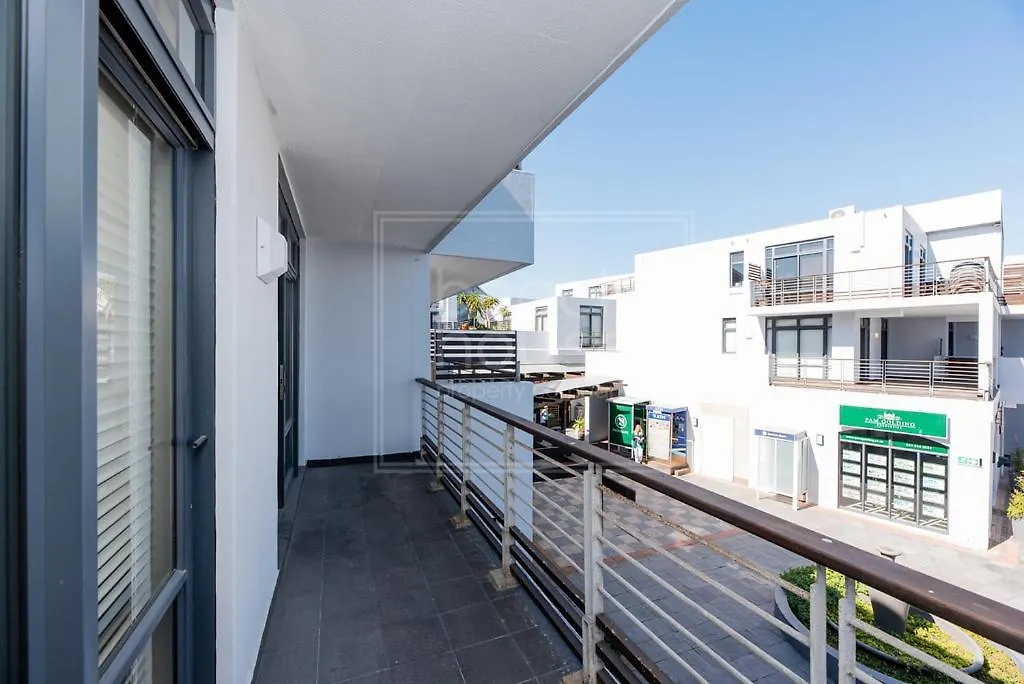 Luxury Beachfront Apartment In Eden On The Bay 191- 2 Bedroom Bloubergstrand 0*,  Güney Afrika