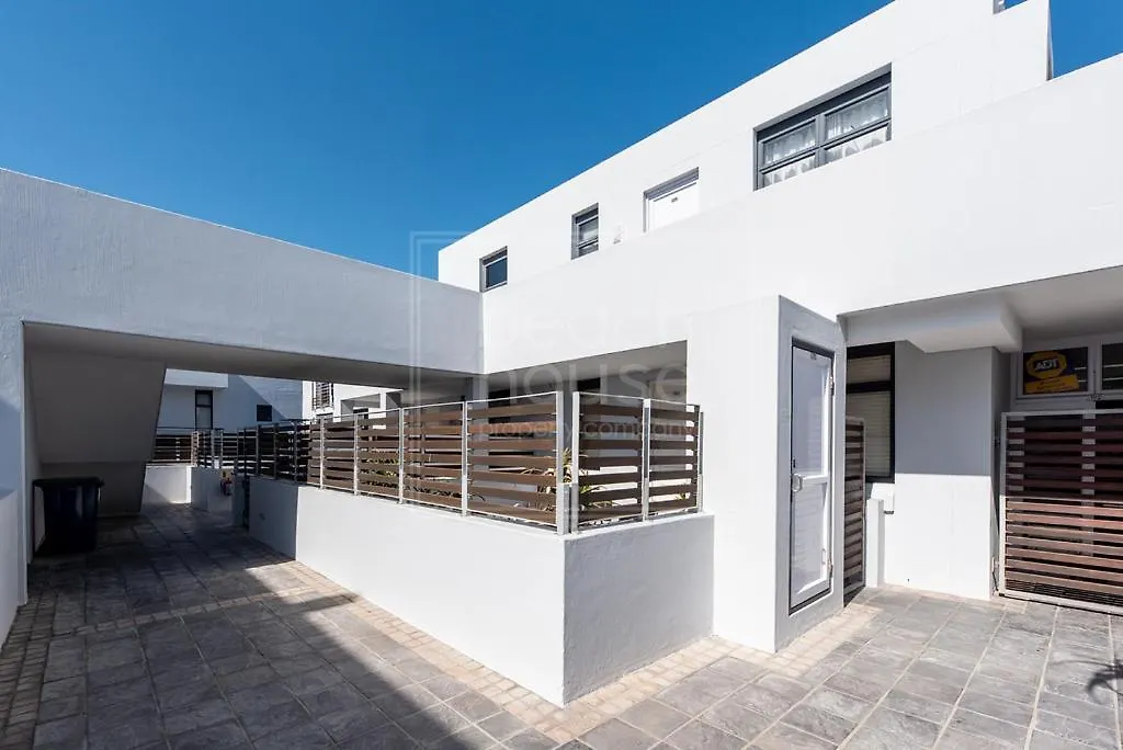Luxury Beachfront Apartment In Eden On The Bay 191- 2 Bedroom Bloubergstrand 0*,